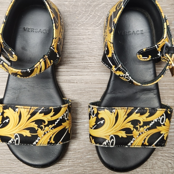 Versace baby black and gold leather sandals size 24= size 8.5 baby - Picture 2 of 6